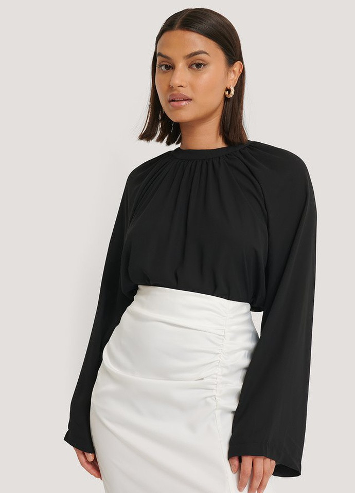 Чёрная блуза NA-KD
