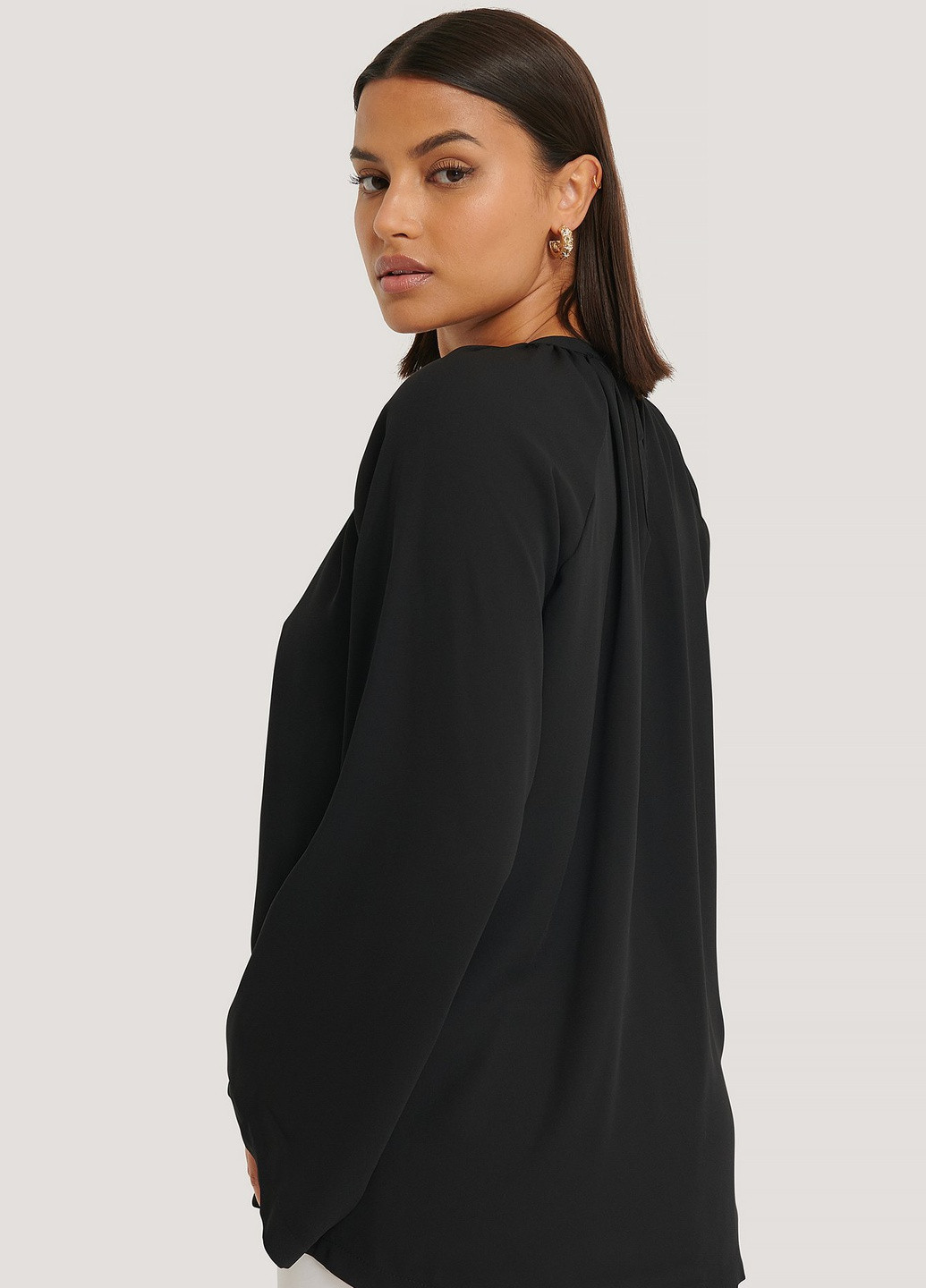 Чёрная блуза NA-KD