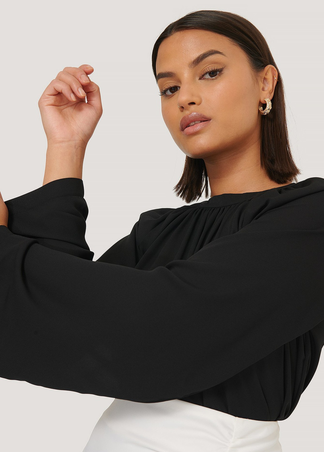 Чёрная блуза NA-KD