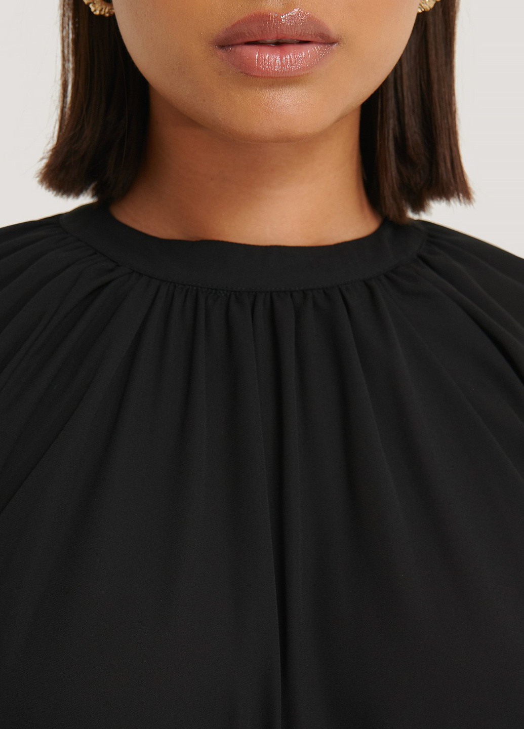 Чёрная блуза NA-KD