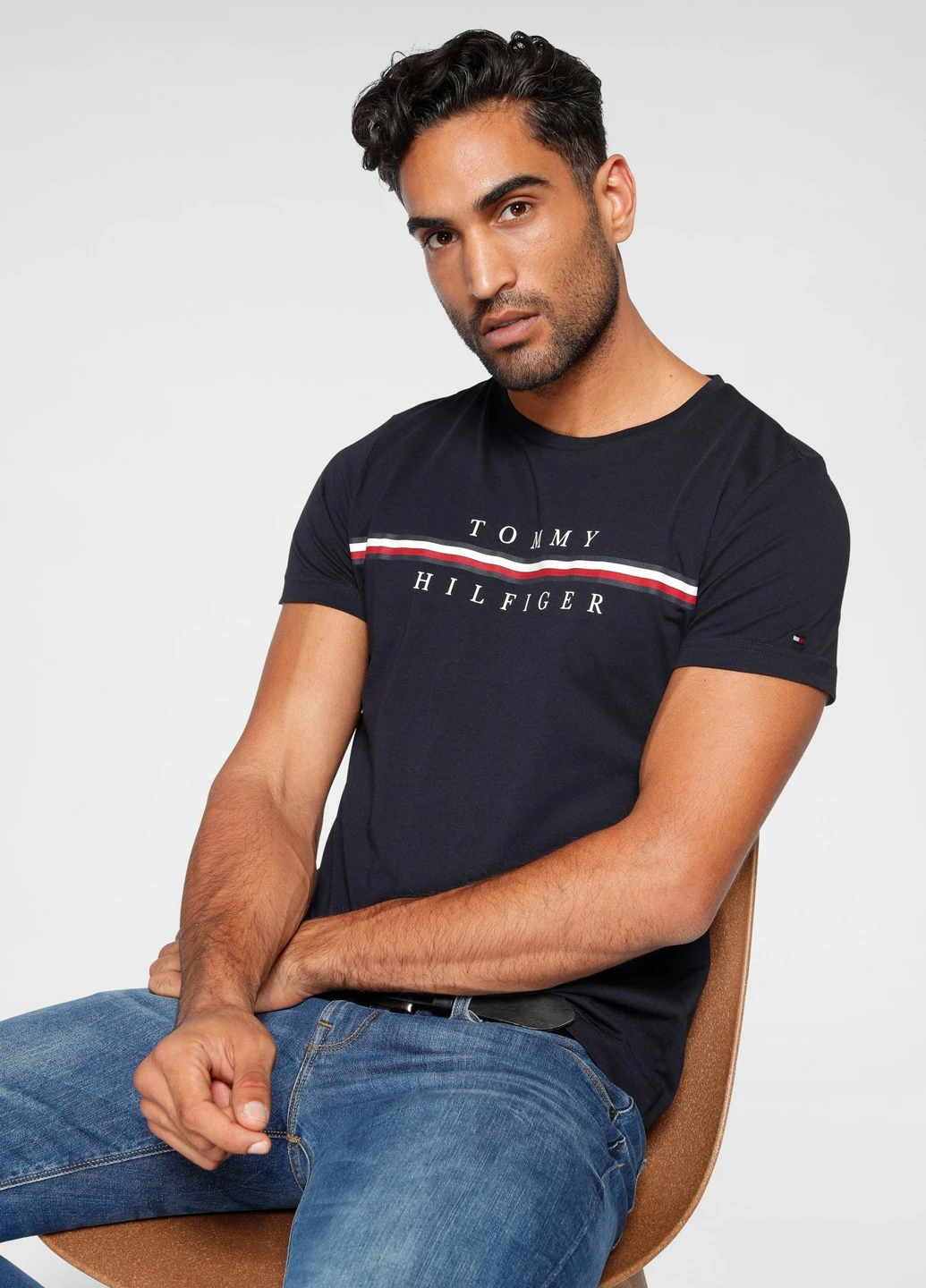 Темно-синяя футболка Tommy Hilfiger