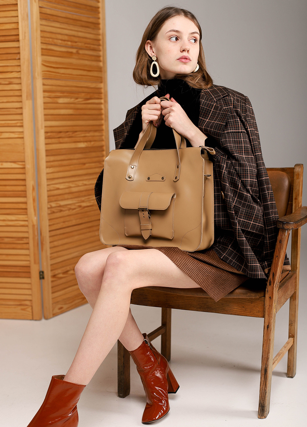Универсальная женская деловая сумка арт. 604n ручной работы из натуральной кожи с легким глянцевым эффектом цвета капучино Boorbon (255512255)