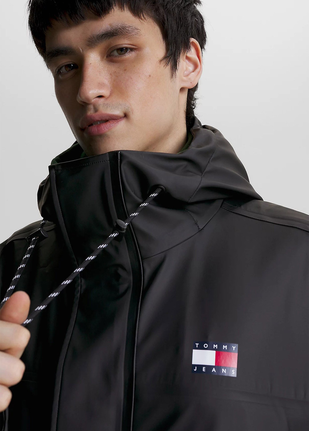 Черная демисезонная ветровка Tommy Jeans