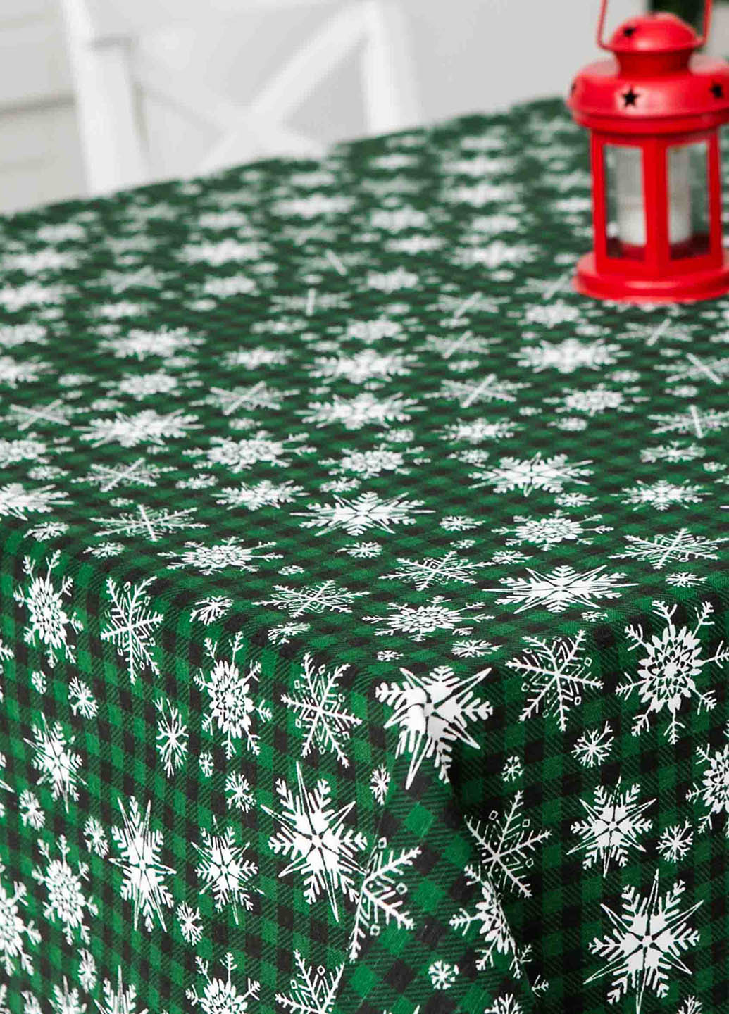 Новогодняя скатерть с тефлоновым покрытием "Снежинки зеленые" 1.8м х 1.5м Homedec - (255089223)