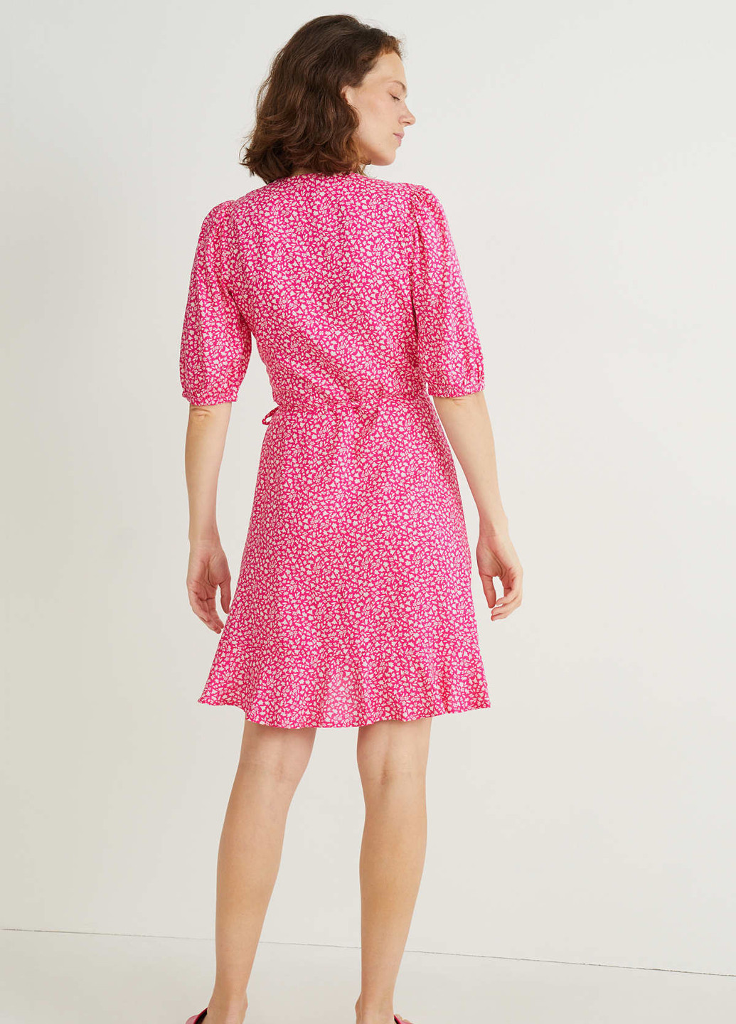 Рожева кежуал сукня на запах, кльош C&A з квітковим принтом