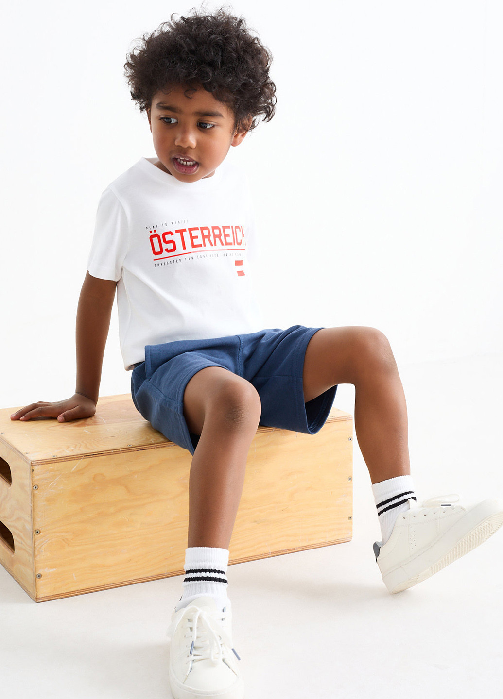 Белая летняя футболка C&A