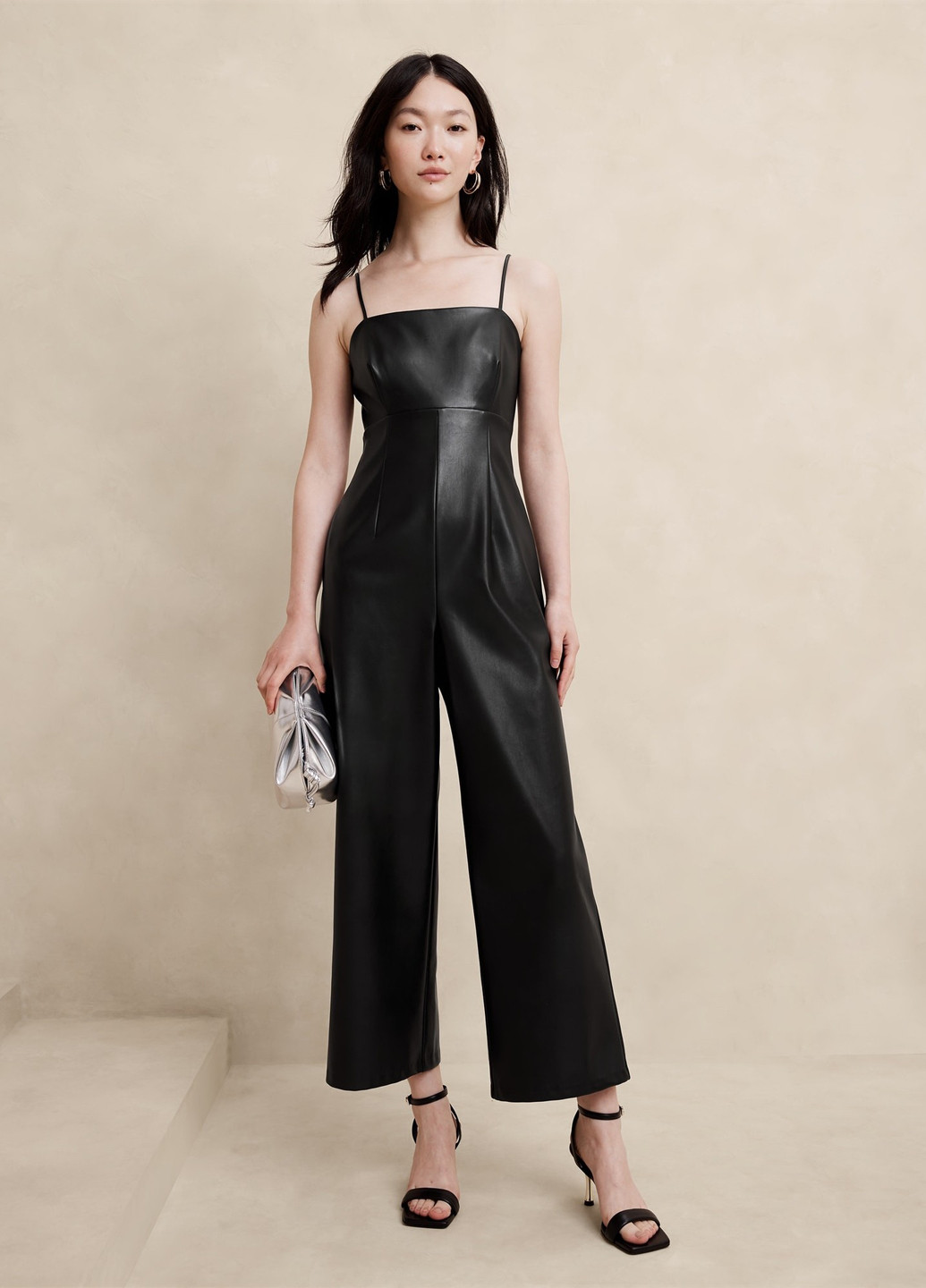 Комбінезон Banana Republic комбінезон-брюки однотонний чорний кежуал поліуретан, штучна шкіра