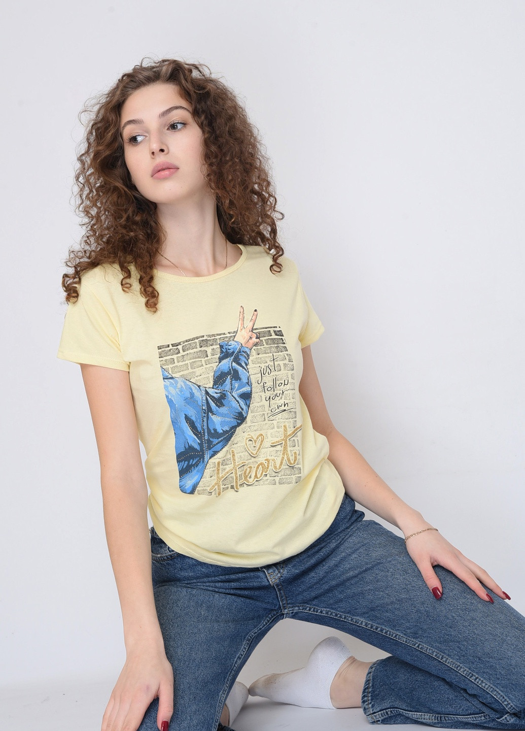 Желтая летняя футболка женская желтая с рисунком Let's Shop