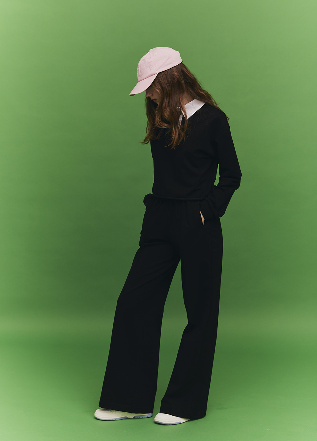 Черная женская футболка-джемпер поло с длинными рукавами и рубашечным воротником KASTA design однотонная