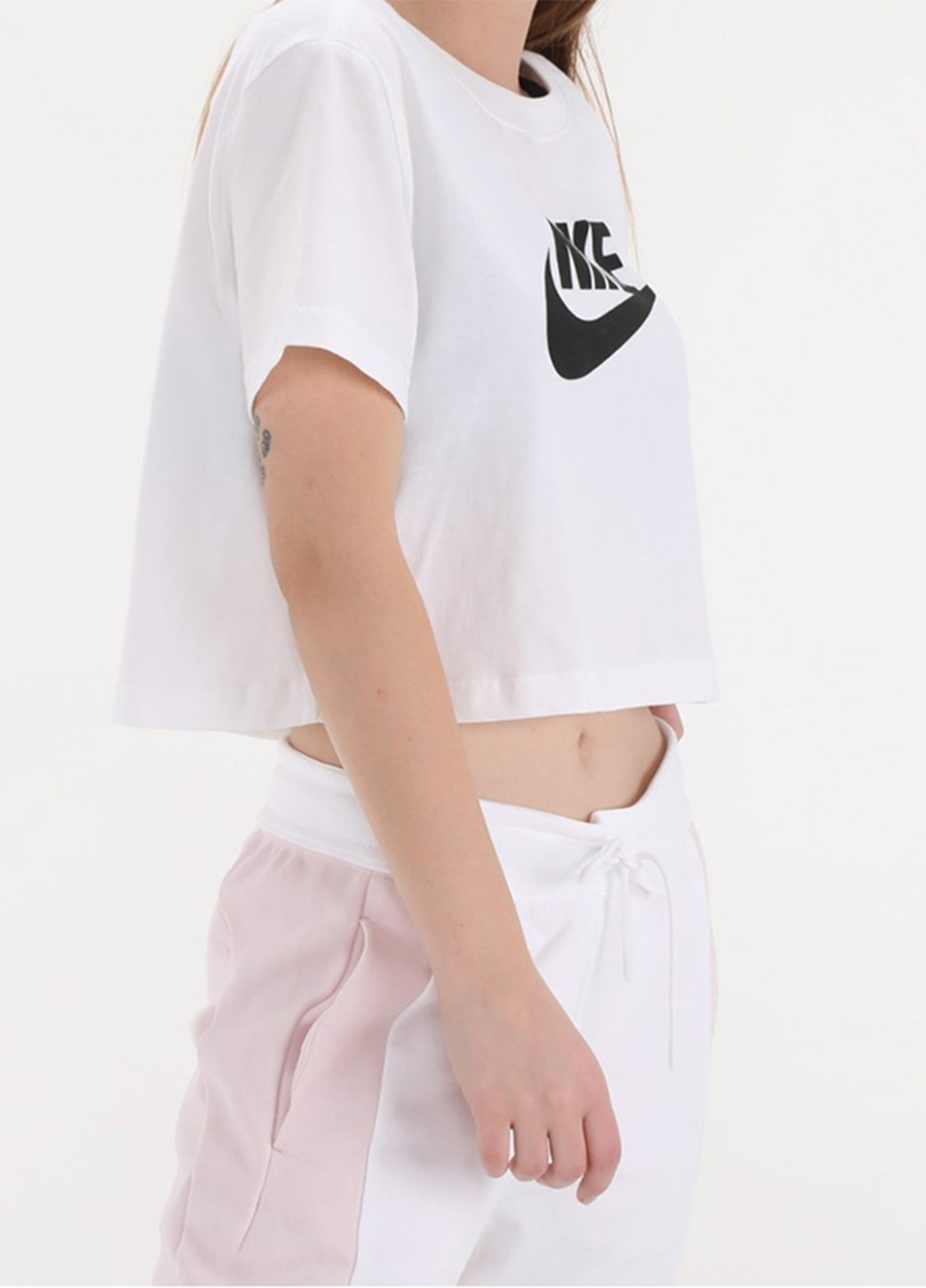 Белая всесезон футболка Nike