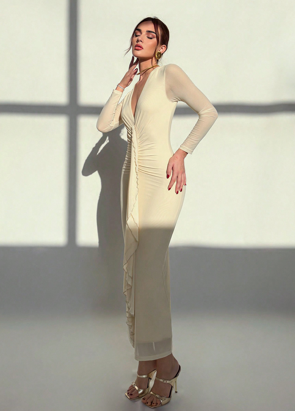 Бежевое вечернее платье силуэтная SHEIN однотонное