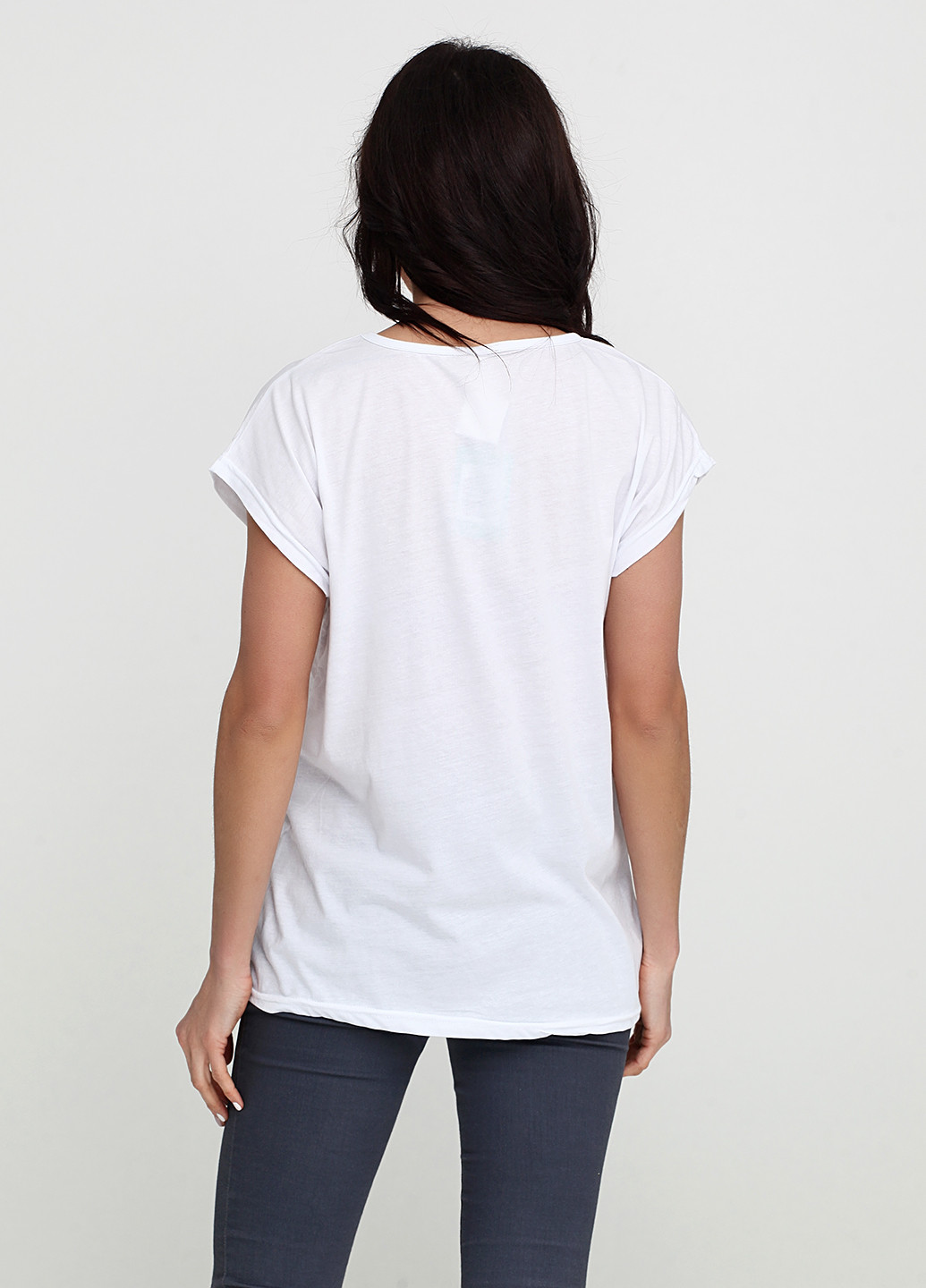 Белая летняя футболка Titaness