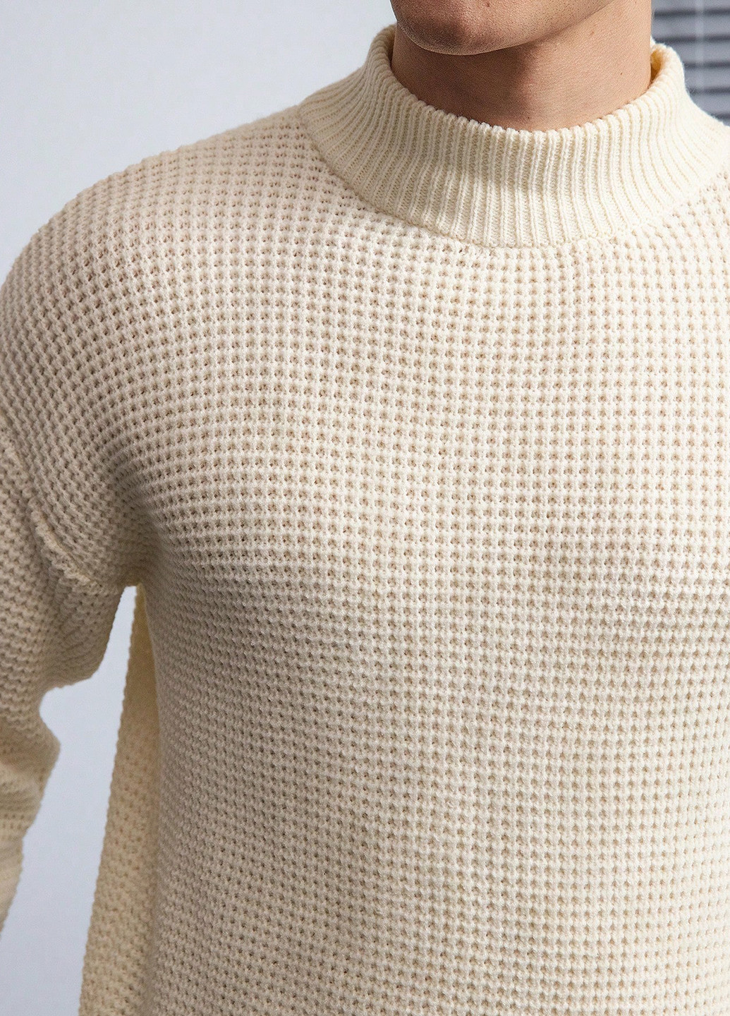 Кремовий демісезонний светр SHEIN