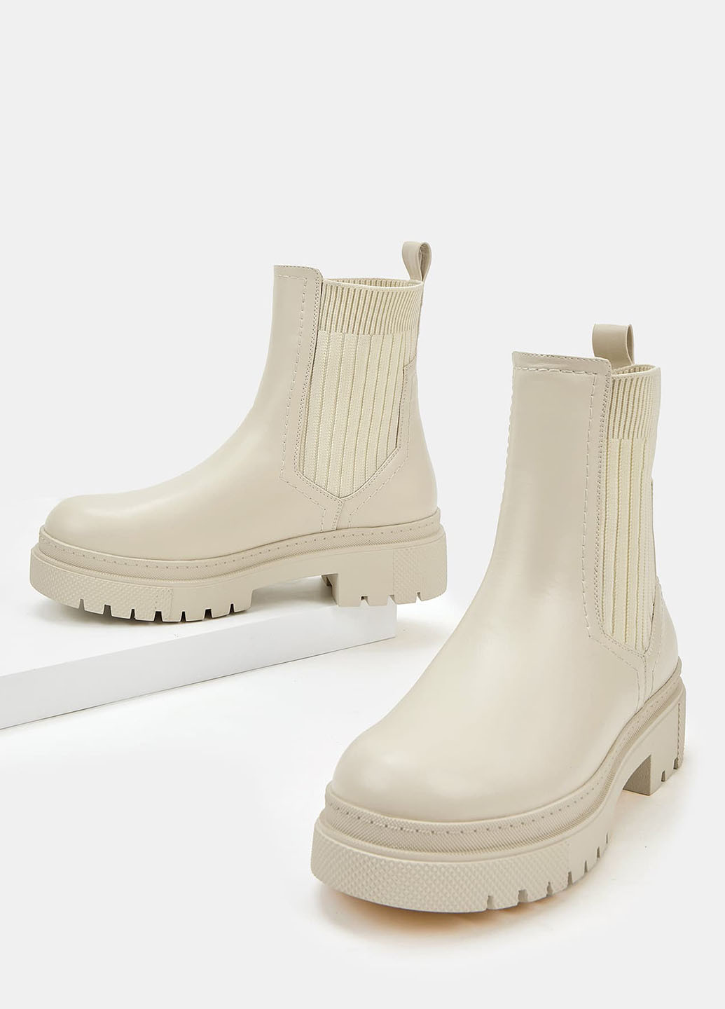 Осенние ботильоны челси SHEIN на тракторной подошве