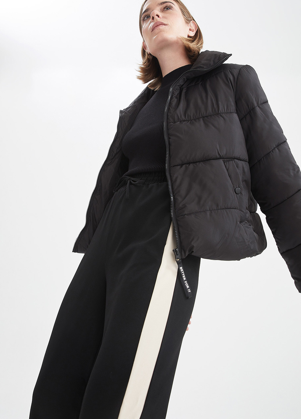 Черно-белая зимняя куртка DeFacto