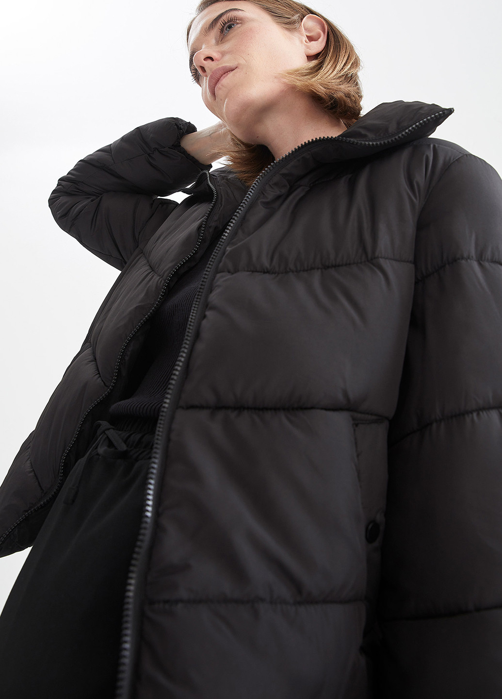 Чорно-біла зимня куртка DeFacto