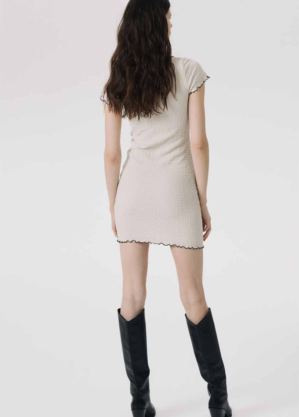 Кремовое кэжуал платье силуэтная H&M однотонное