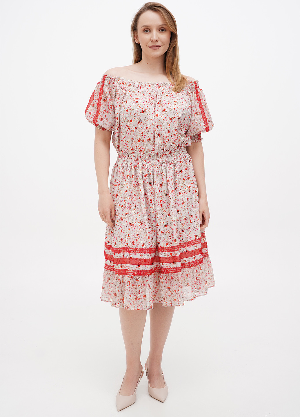 Светло-бежевое кэжуал платье клеш Sassofono с цветочным принтом