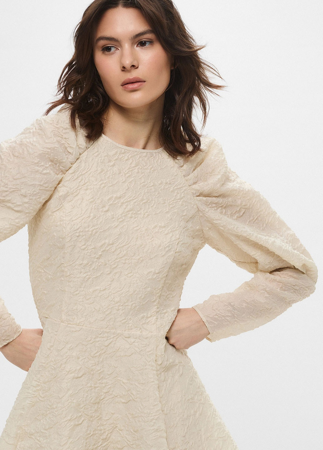 Світло-бежева коктейльна сукня кльош H&M однотонна