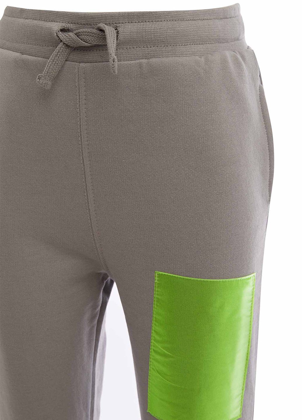 Серые спортивные демисезонные брюки джоггеры DeFacto