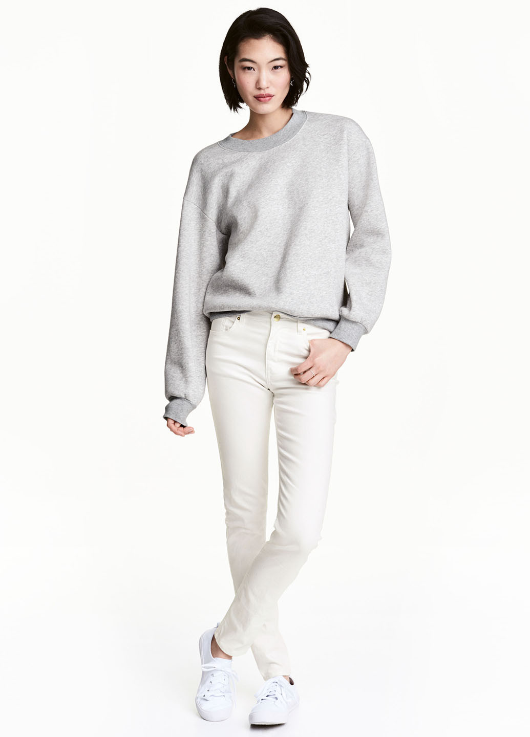 Белые демисезонные зауженные джинсы H&M