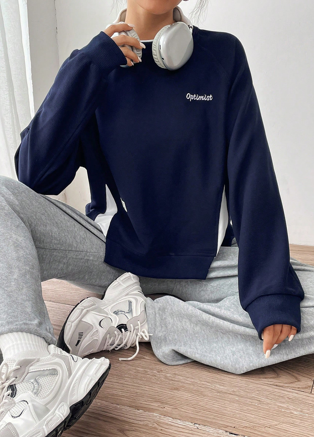 Темно-синій світшот SHEIN колор блок вишивка (366512846)