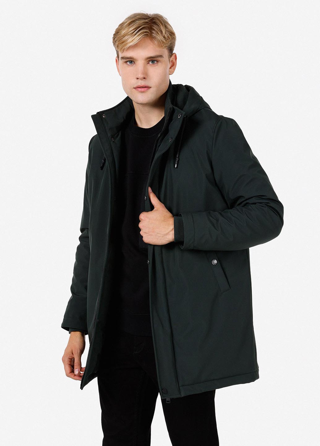 Чорна зимня куртка Colin's