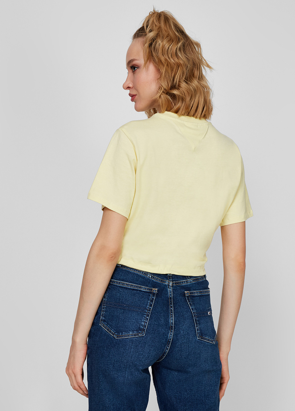 Светло-желтая летняя футболка Tommy Jeans