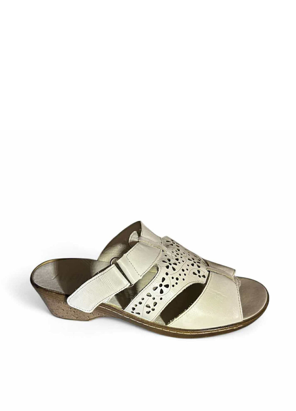 Белые шлепанцы Alpina с перфорацией