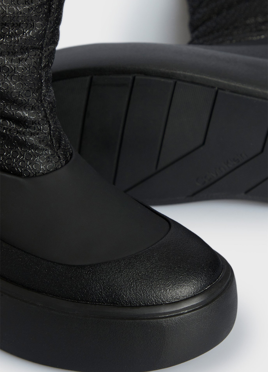 Черные дутики Calvin Klein с логотипом