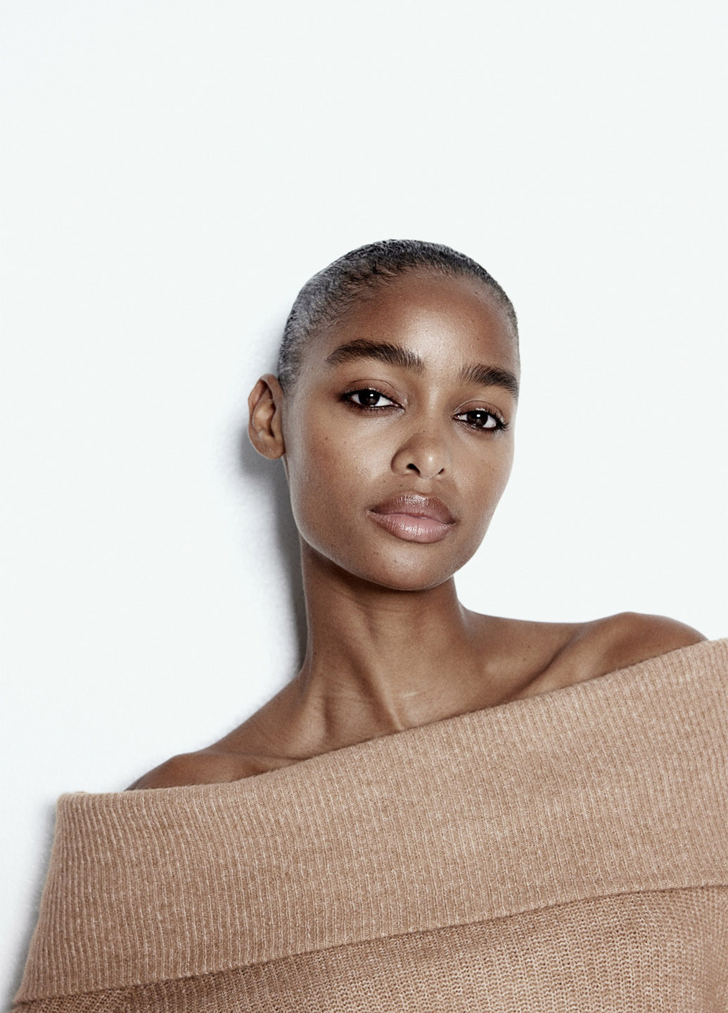 Бежевый зимний свитер H&M