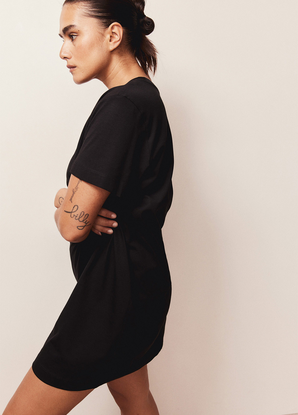 Черное кэжуал платье платье-футболка H&M однотонное