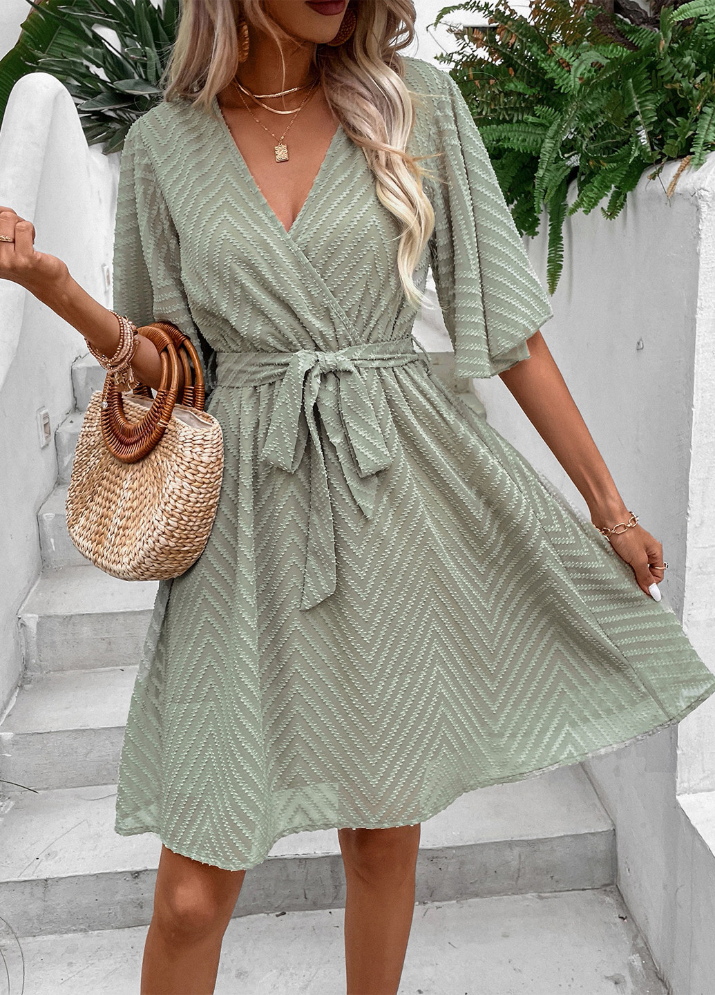 Оливкова кежуал сукня на запах Loness однотонна