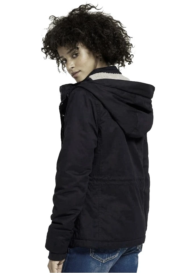 Черная зимняя куртка Superdry