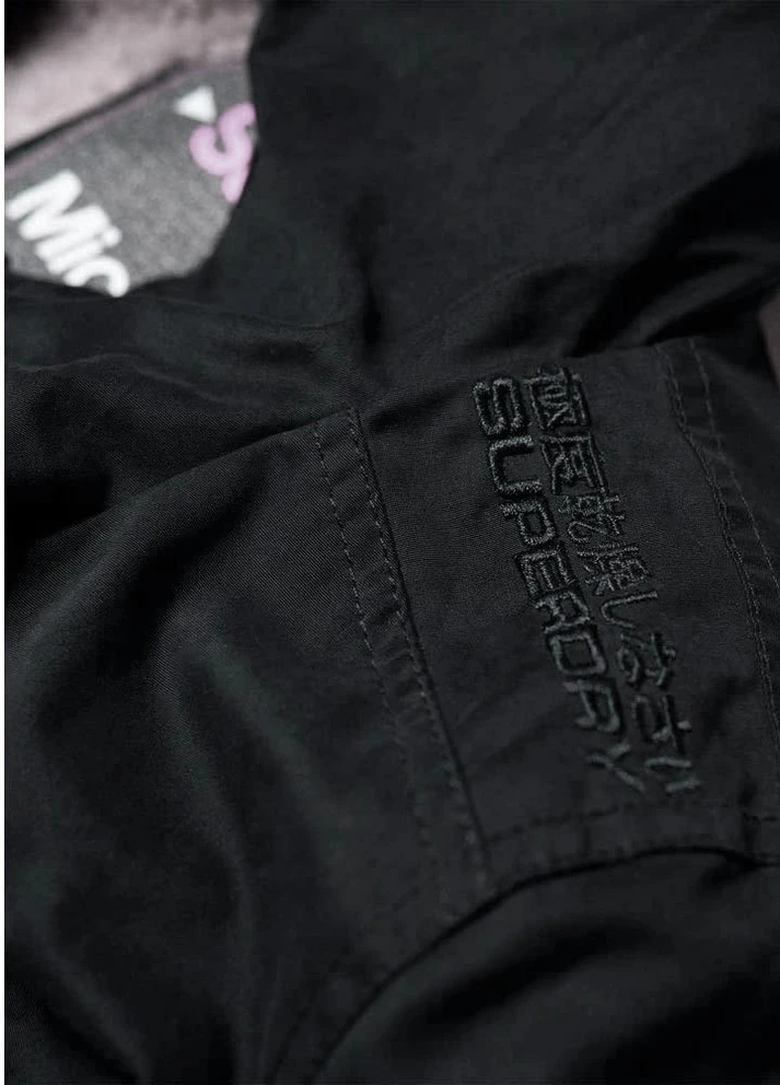 Черная зимняя куртка Superdry