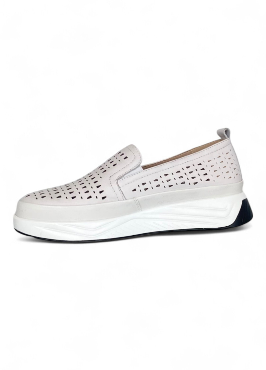 Белые слипоны Meego с перфорацией однотонные