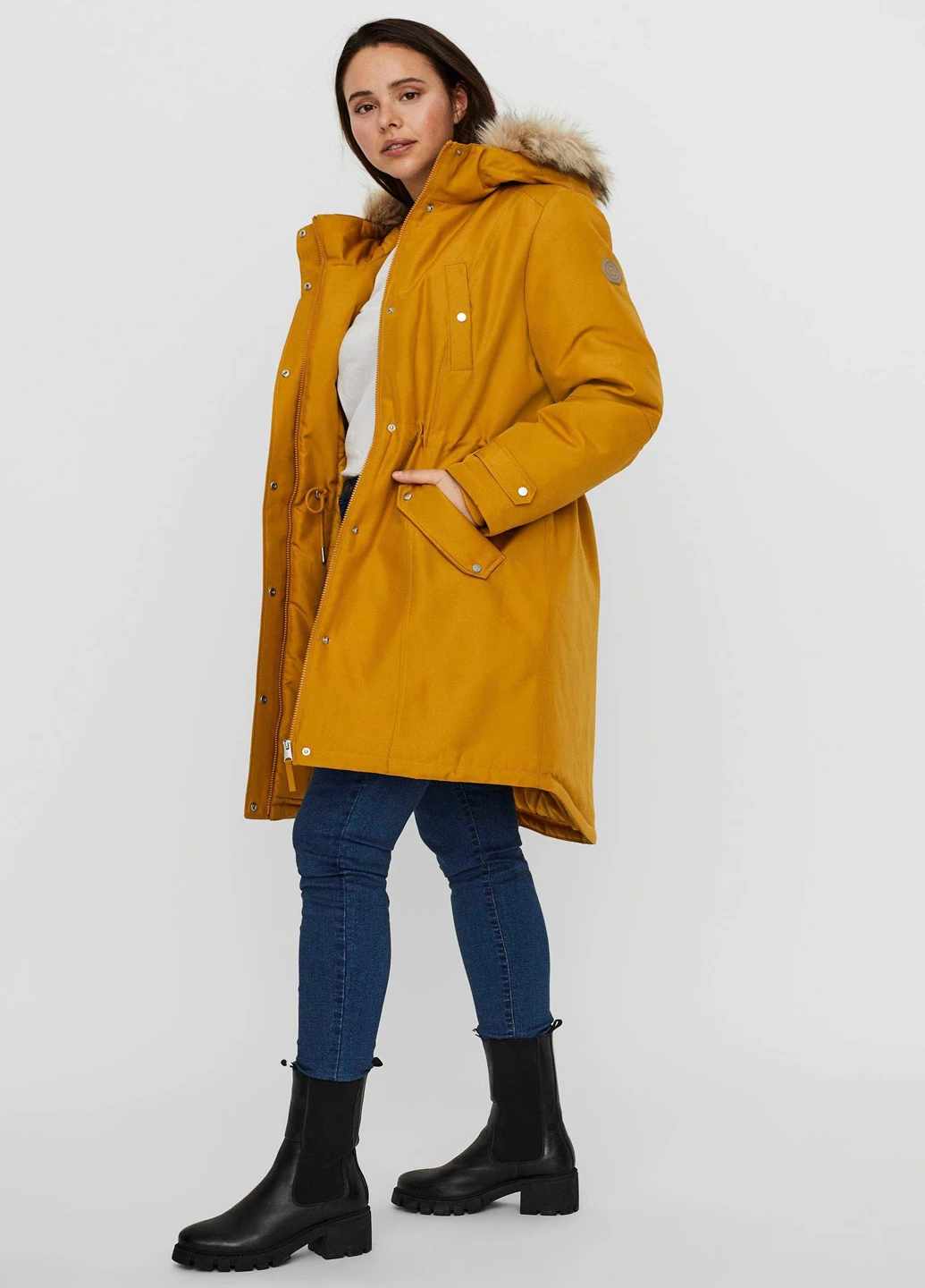 Гірчична зимня куртка Vero Moda