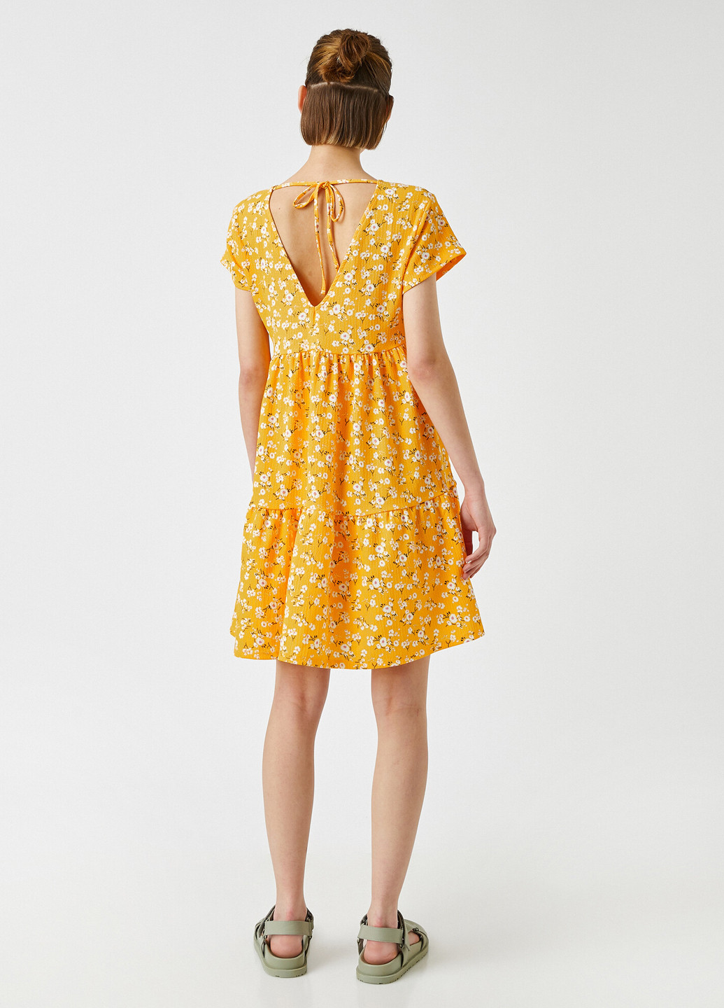Желтое кэжуал платье клеш, с открытой спиной KOTON с цветочным принтом