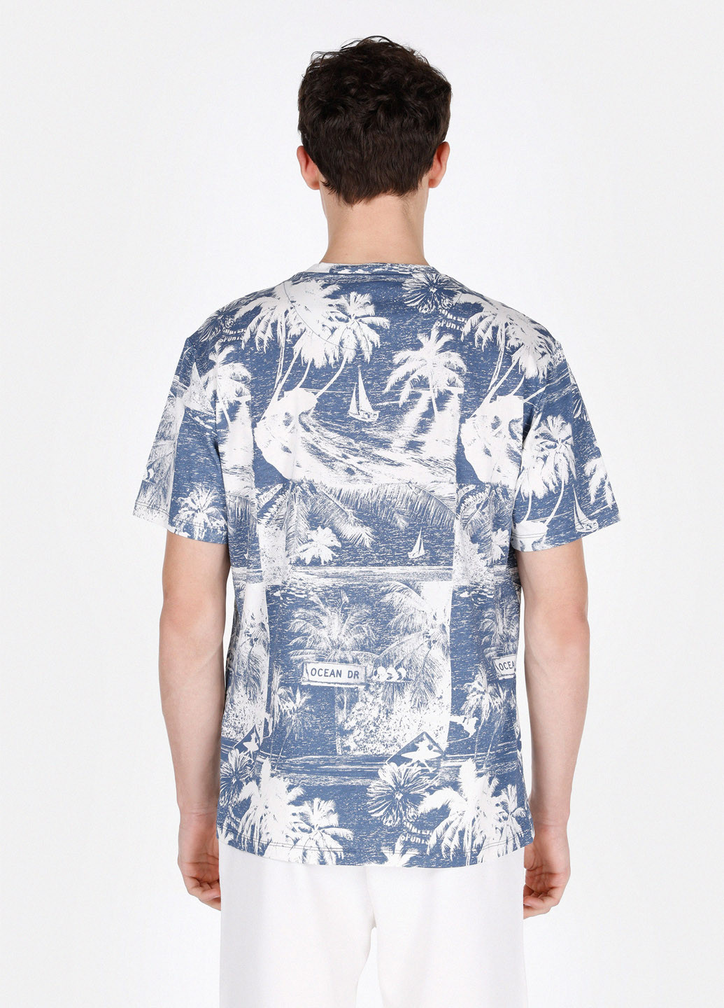 Синяя футболка Colin's