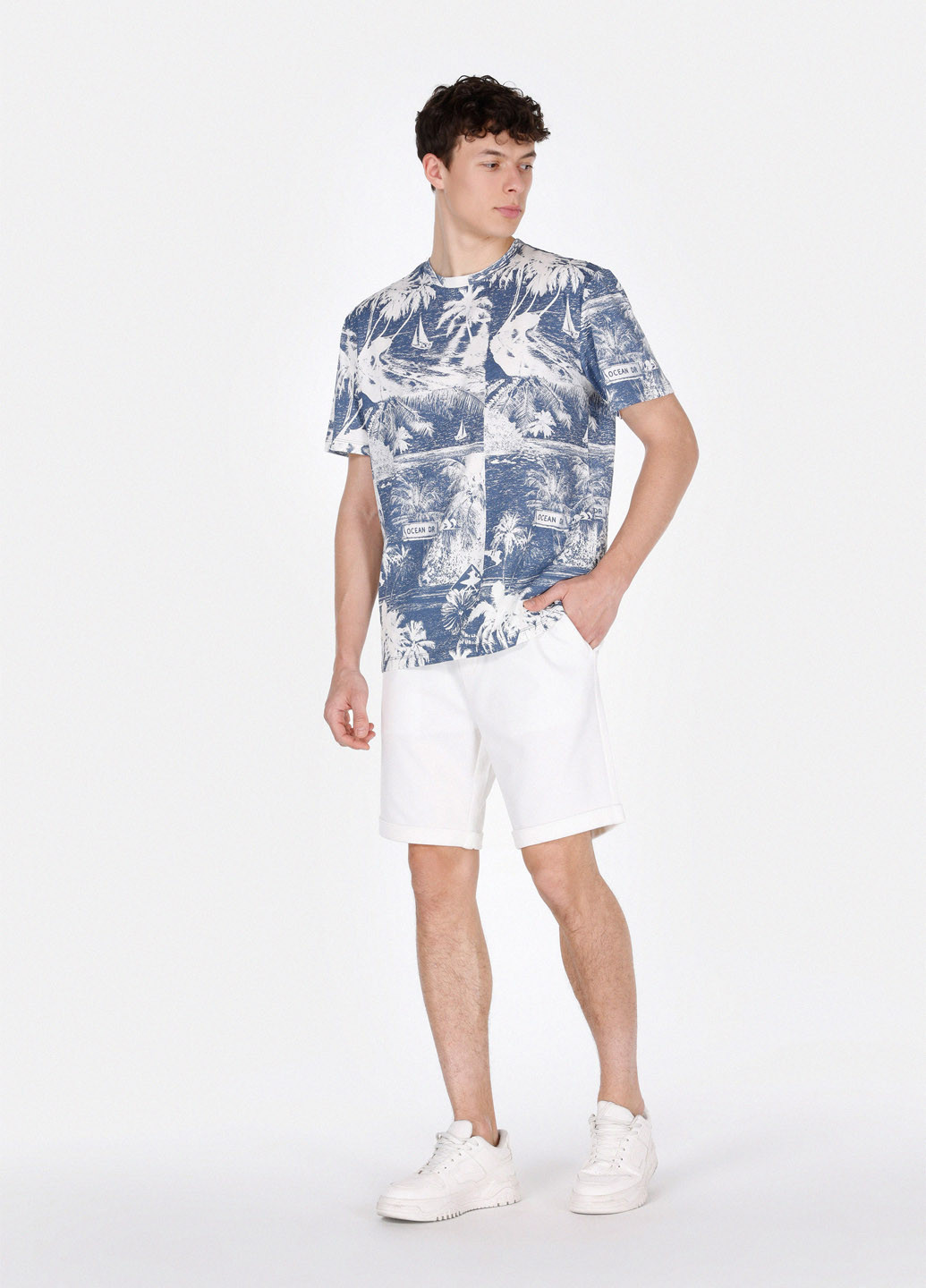 Синяя футболка Colin's