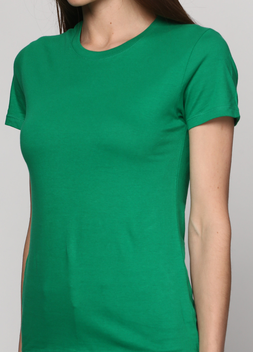 Светло-зеленая летняя футболка Sol's