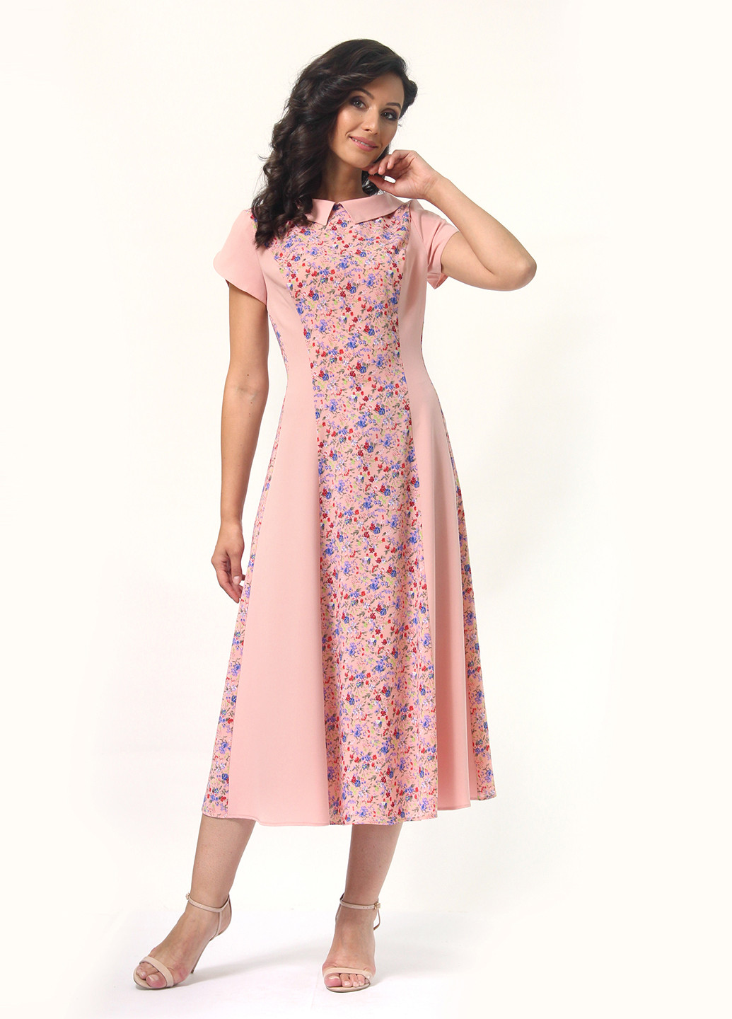 Светло-розовое кэжуал платье клеш Alika Kruss с цветочным принтом