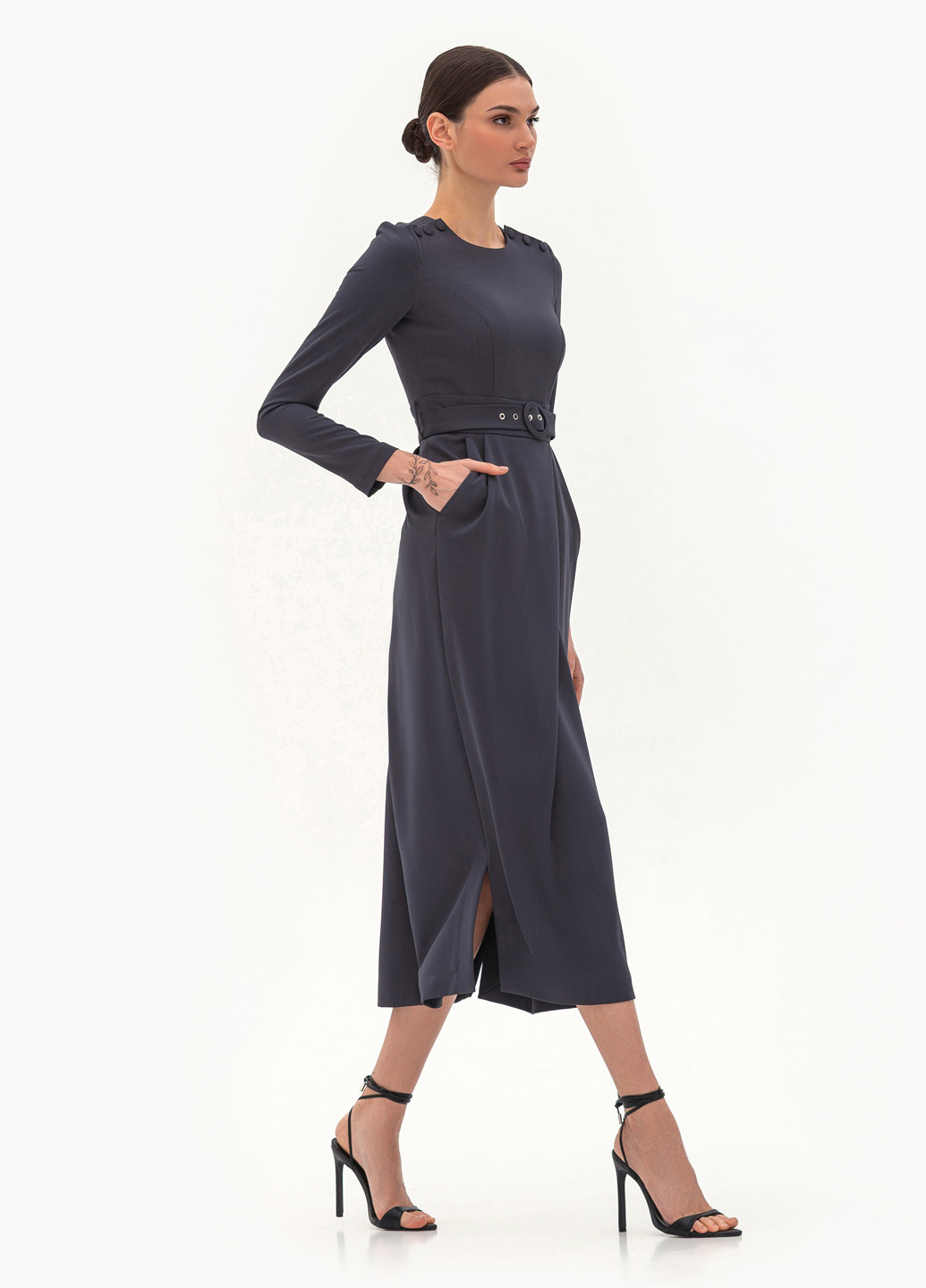 Серое деловое платье футляр BGL однотонное