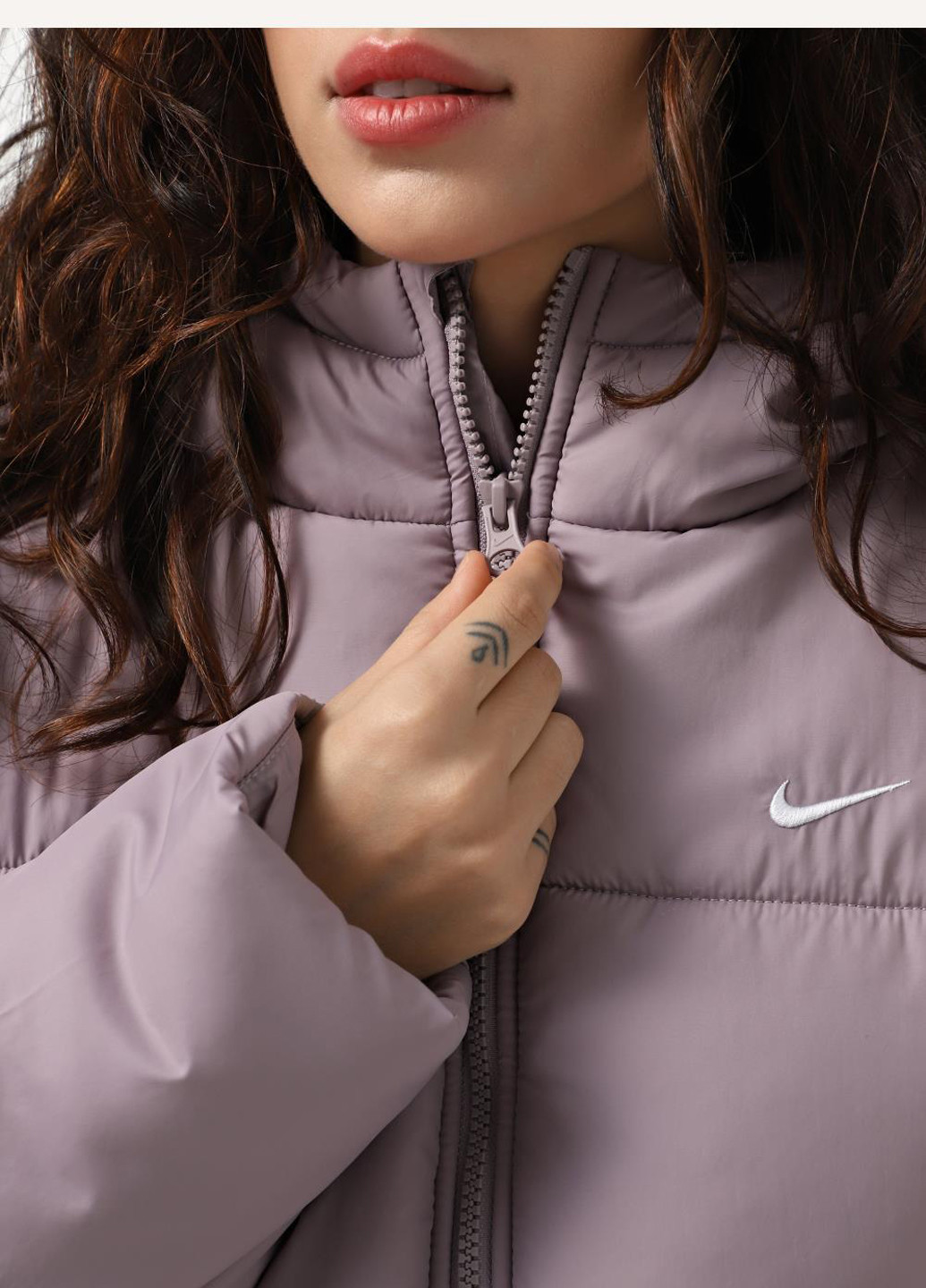 Сиреневая демисезонная куртка fz5899-226 Nike W NSW TF SYNFL NK CLSC PFR