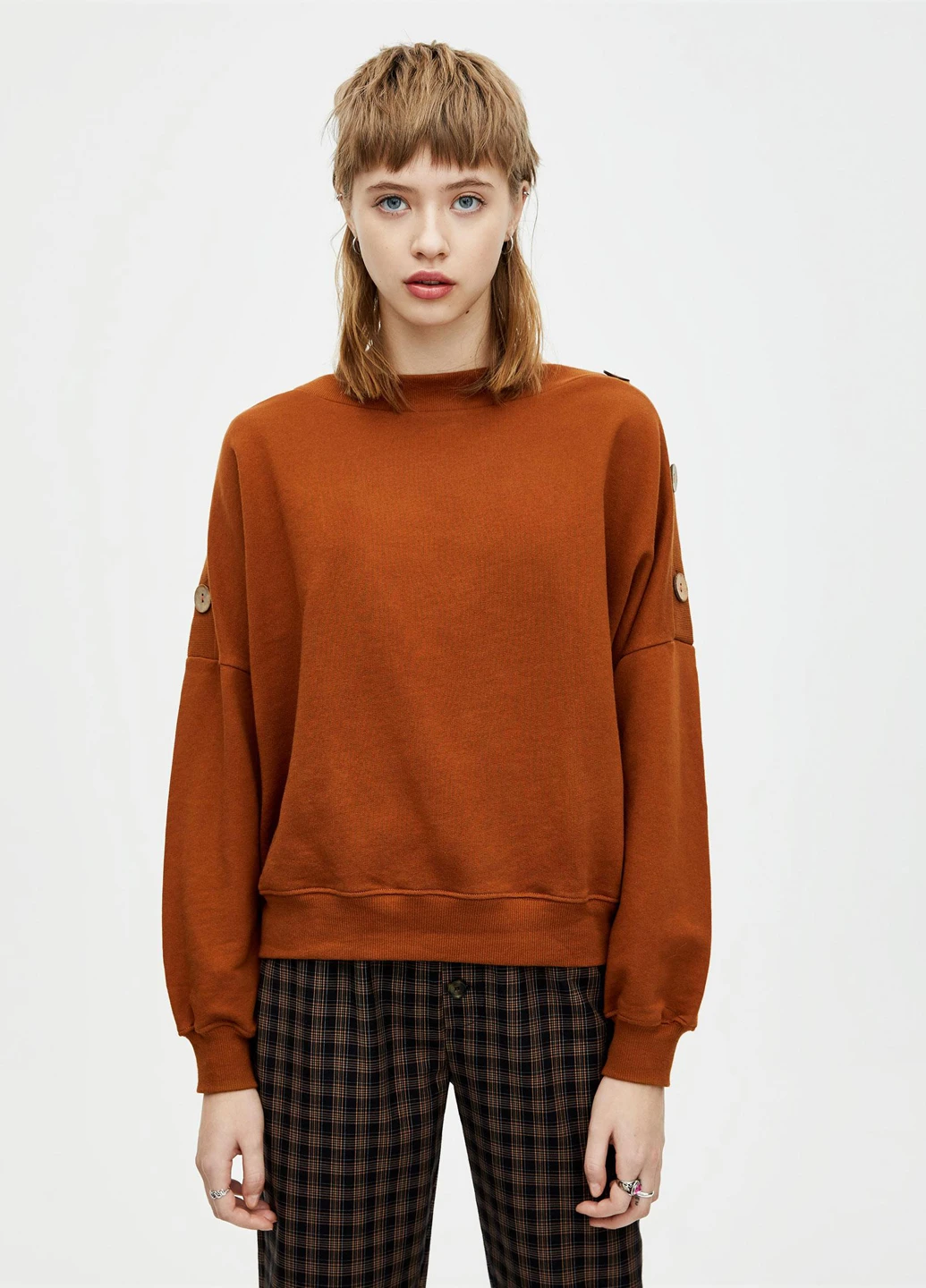 Коричневий світшот Pull & Bear однотонний гудзики (251912217)