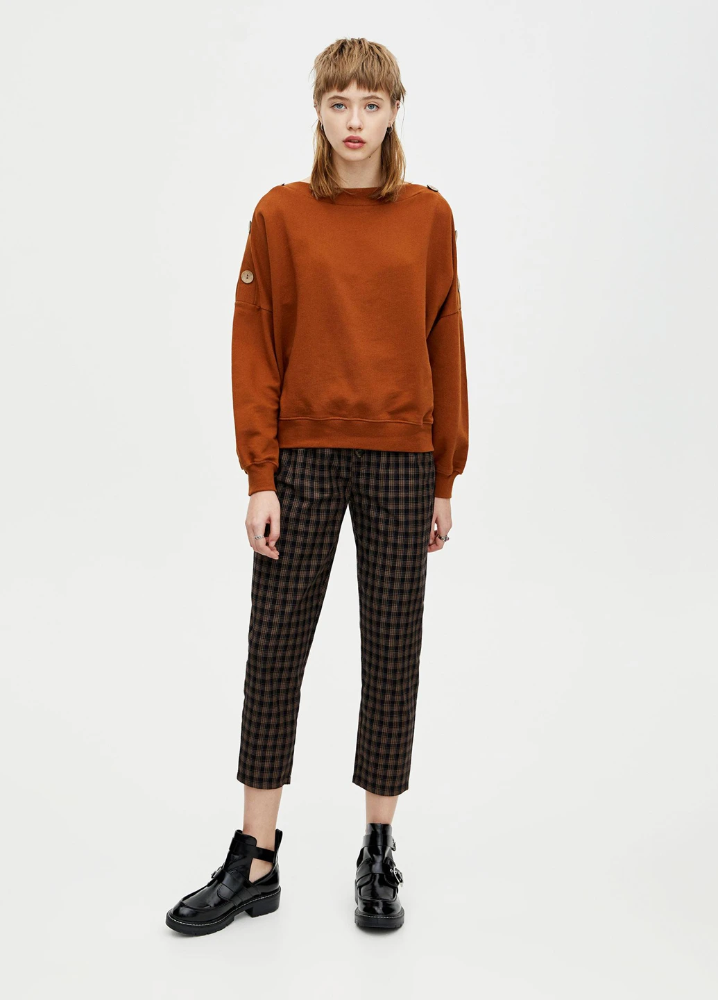 Коричневий світшот Pull & Bear однотонний гудзики (251912217)