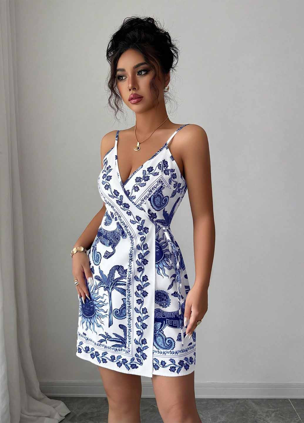 Белое коктейльное, кэжуал платье на запах SHEIN с рисунком