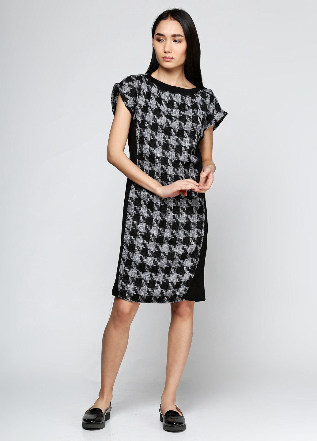 Черное кэжуал платье Ut с геометрическим узором