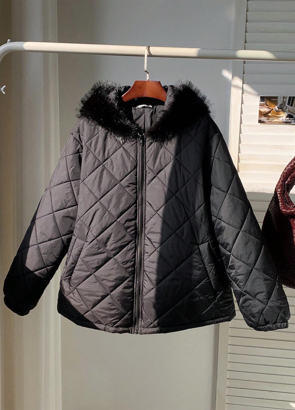 Чорна зимня куртка SHEIN