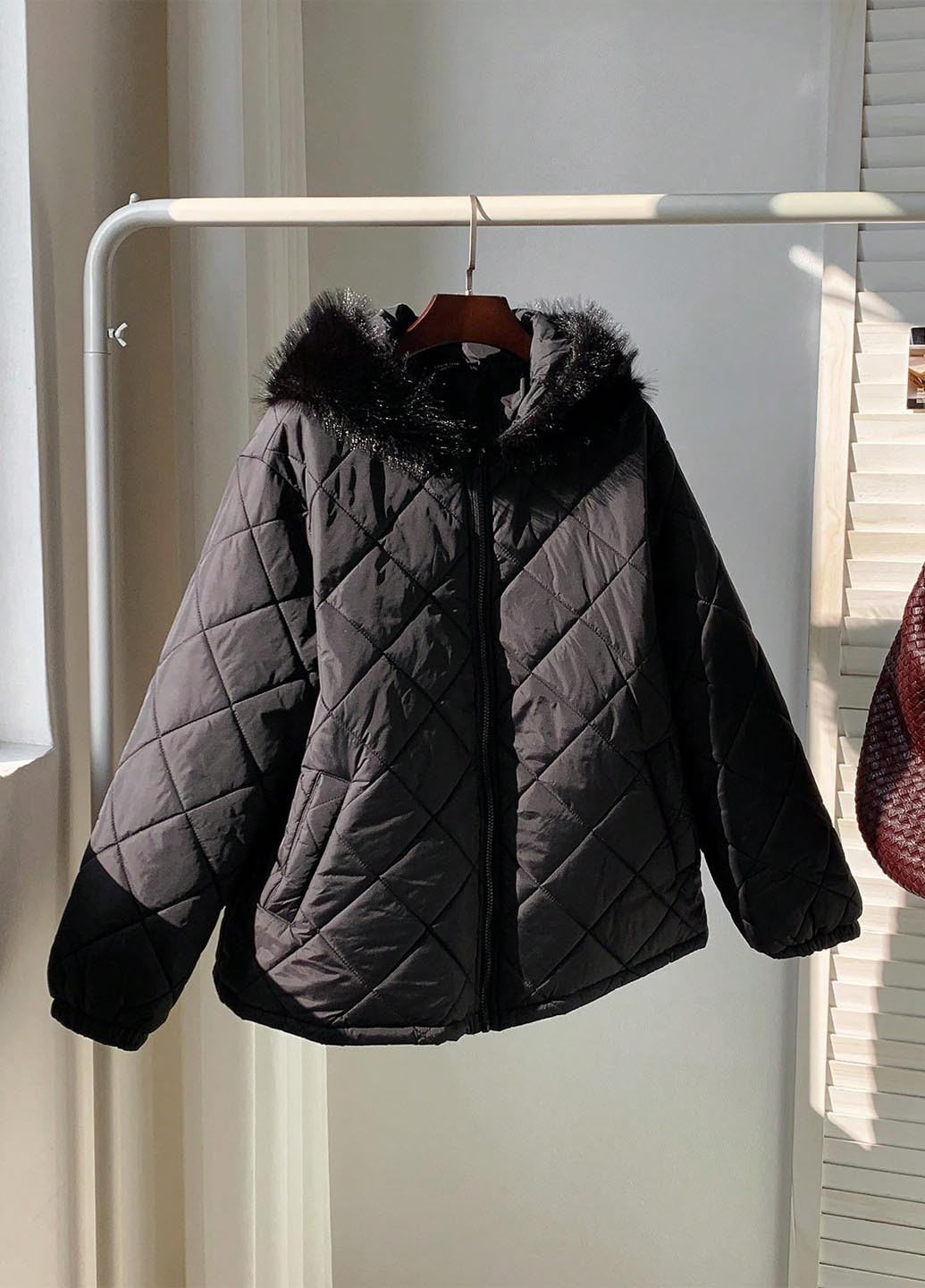 Чорна зимня куртка SHEIN